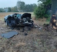zdjęcie przedstawia samochód marki audi który brał udział w wypadku drogowym w Tarle do którego doszło 30 września bieżącego roku.