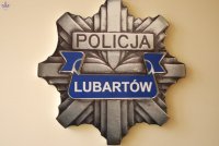 zdjęcie przedstawia logo policja