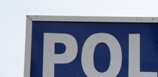 zdjęcie przedstawia tablicę informacyjną rozmiaru prostokątnego  z białym napisem na niebieski tle Komenda Powiatowa Policji